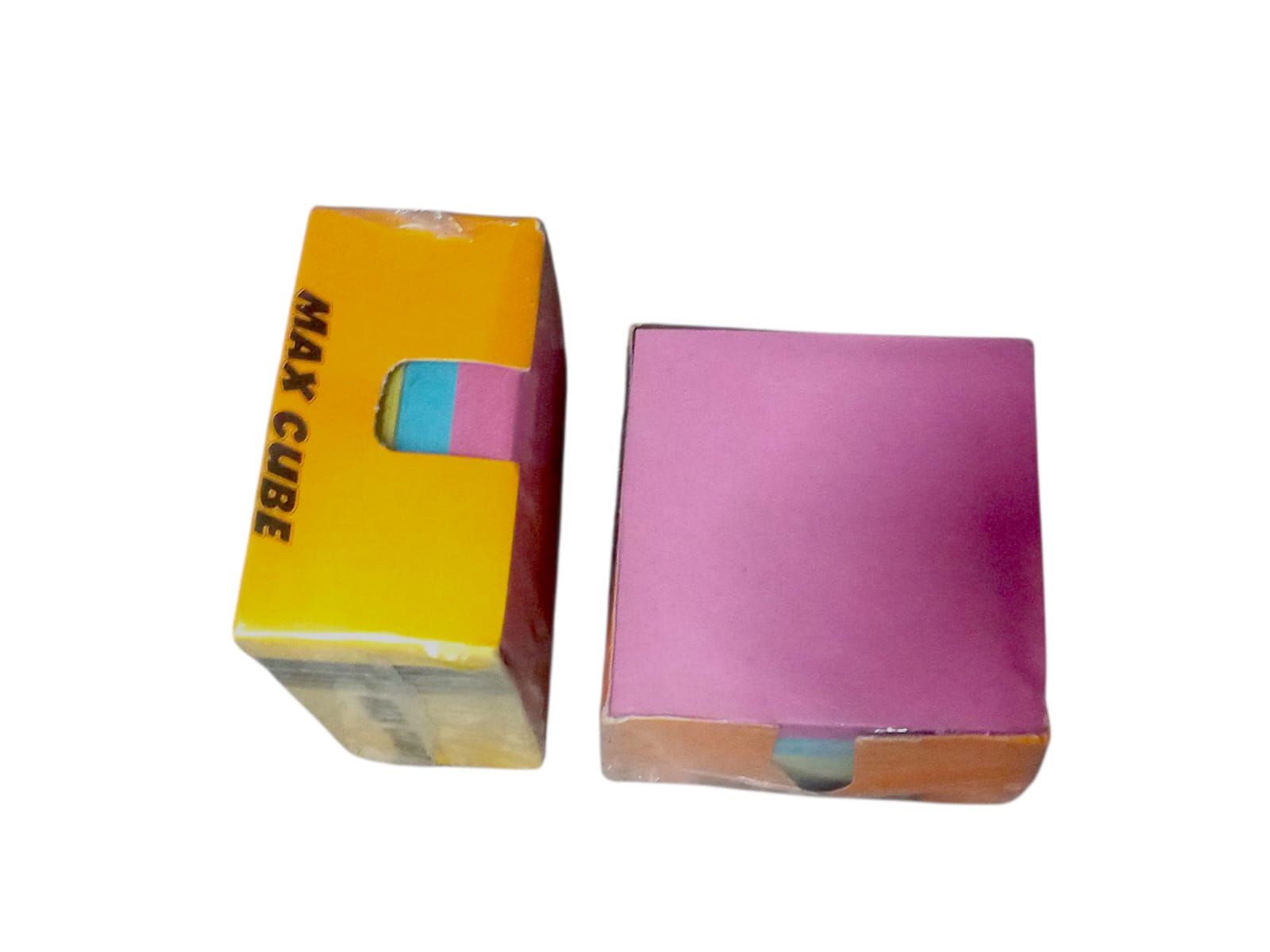 BLOC CUBE COULEUR AVEC SOCLE