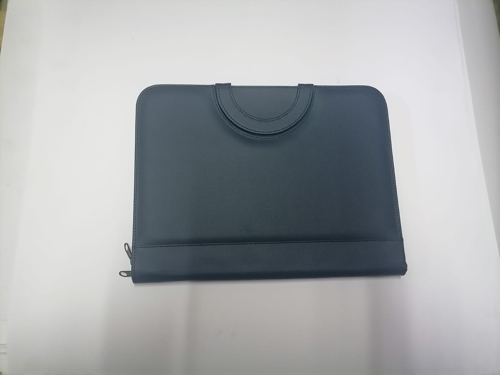 PORTE DOCUMENT A4 EN SMILI CUIR AVEC FERMETURE A GLISSIERE ET POIGNEE DC-4-616